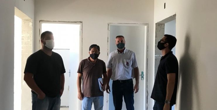 Prefeito vistoria obra da segunda etapa da construção da ala nova do Hospital de Nova Trento