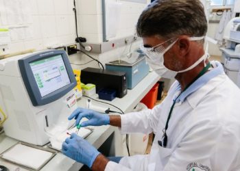 Saúde acompanha estudo da vacina tríplice viral no combate à Covid-19