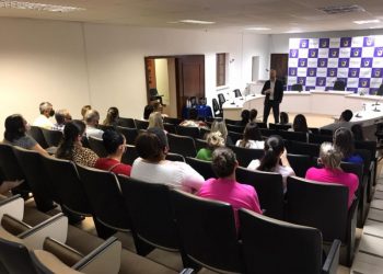 Prefeitura de Canelinha negocia pagamento de férias vencidas de professores