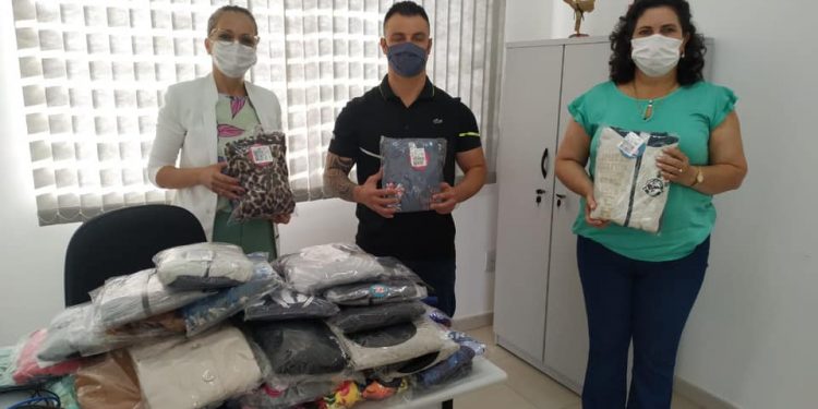 Assistência Social de Nova Trento recebe doações de agasalhos infantis