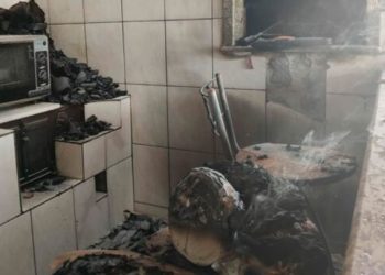 Mulher sofre queimaduras após explosão de botijão de gás, em Canelinha