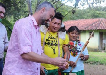 Prefeito e vice de Canelinha visitam Aldeia Indígena Guarani Tekoá Tavaí