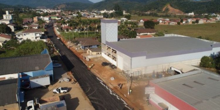 Asfalto na Tajuba II foi feito fora das especificações, aponta estudo