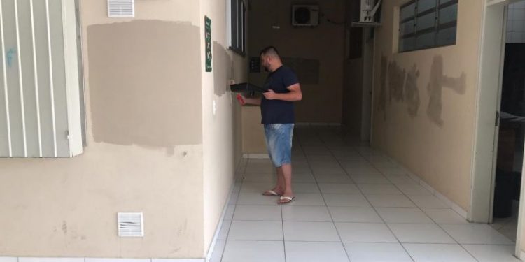 Escola de Nova Trento é alvo de pichação pela segunda vez na mesma semana