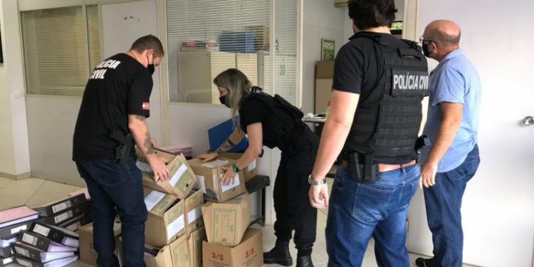 Polícia apreende computador e documentos na Prefeitura de Nova Trento