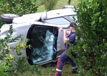 Mulher fica ferida em capotamento, em Nova Trento