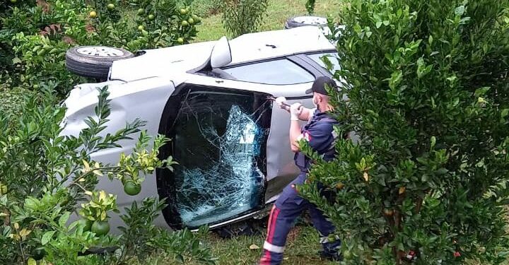 Mulher fica ferida em capotamento, em Nova Trento