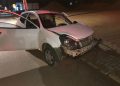 Motorista de 24 anos colide contra poste e é detido por embriaguez, em São João Batista