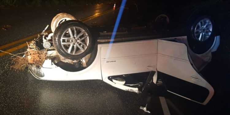 Capotamento é registrado na SC-108, em Nova Trento