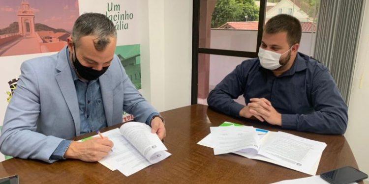 Nova Trento e Canelinha firmam parceria para gerenciamento de resíduos sólidos