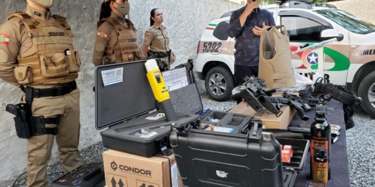 PM de São João Batista recebe equipamentos e reforço policial