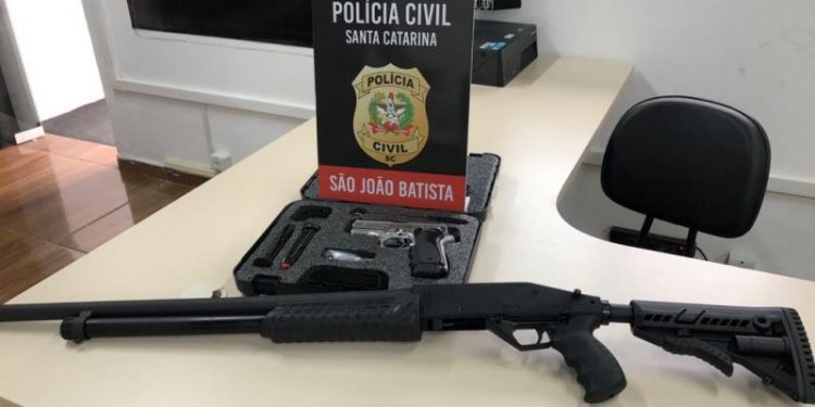 Polícia localiza armas usadas em violência doméstica, em São João Batista