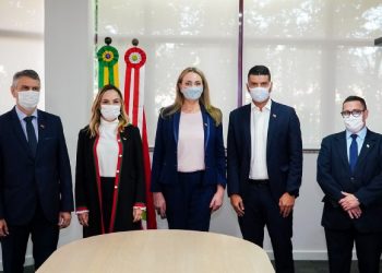 Governadora Daniela Reinehr dá posse a quatro novos secretários