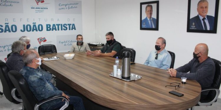 Adoçãode novas técnicas na criação de gado bovino em SJB é tema de reunião