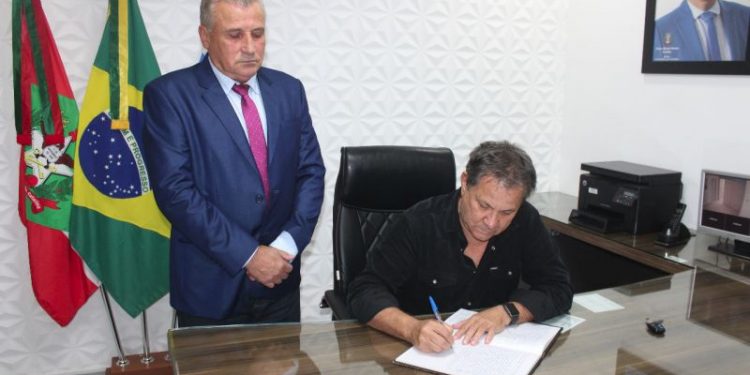 Vice-prefeito Almir Peixer assume interinamente o comando do Município de SJB