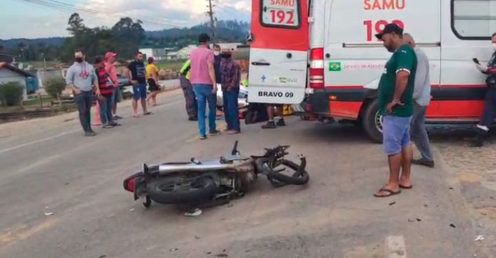 Motociclista fica gravemente ferido em acidente na SC-410