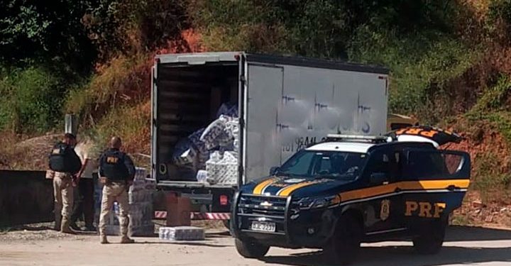 Polícia apreende carga de cigarros contrabandeados, em Major Gercino