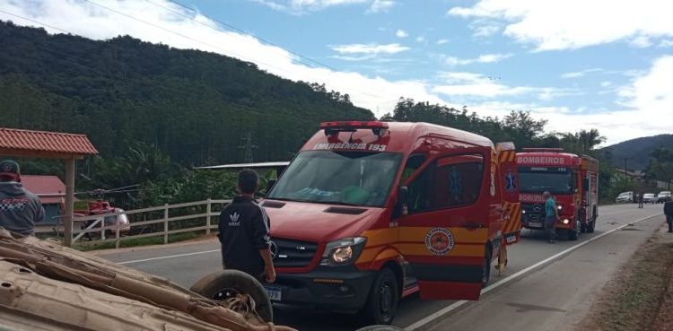 Grave acidente deixa cinco vítimas. Um bebê e uma gravida em estado grave