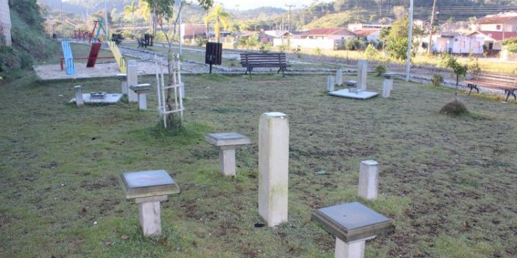 Praça do Timbezinho é novamente destruída por vândalos