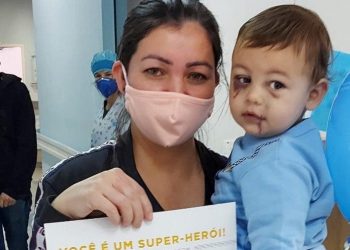 Bebê ferido em ataque a creche ganhou alta médica no Dia das Mães