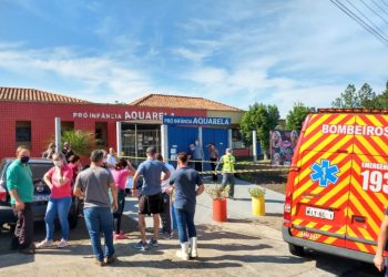 Adolescente invade escola em SC e mata cinco pessoas. Entre as vítimas estão três crianças