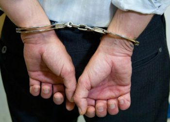 Idoso é preso após mostrar órgão genital para mulher, em Canelinha