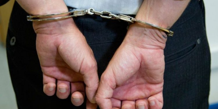 Idoso é preso após mostrar órgão genital para mulher, em Canelinha