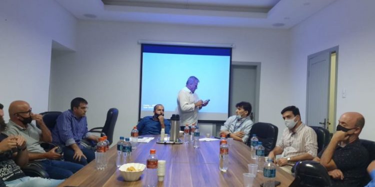 Em reunião com vereadores, prefeito revela descontentamento com gestão do hospital