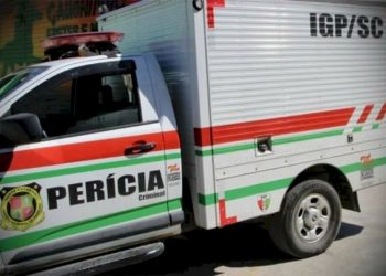 Corpo de homem é encontrado em pátio de residência, em São João Batista