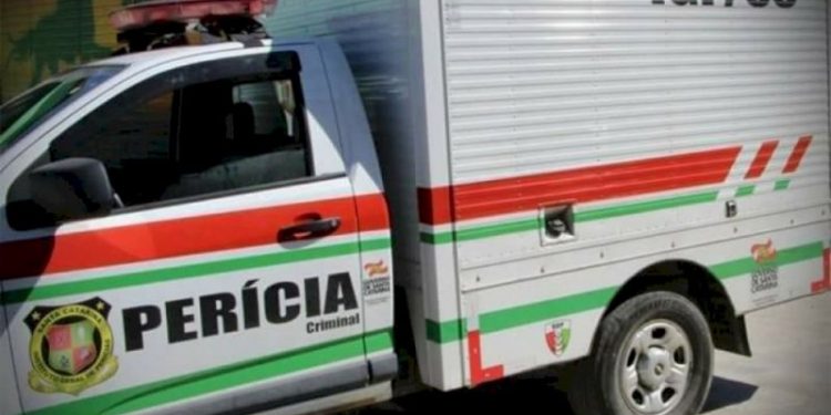 Corpo de homem é encontrado em pátio de residência, em São João Batista