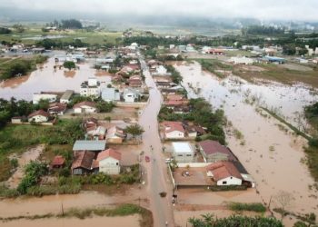Calçados Ala faz doação para Canelinha. Prefeitura realiza corrente do bem