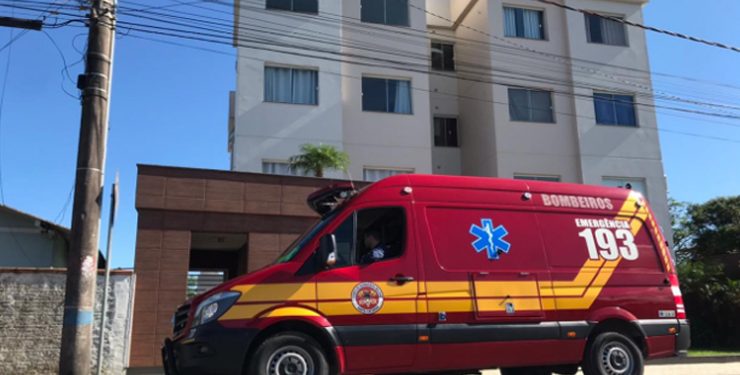 Bebê de 6 meses é socorrido por bombeiros após se engasgar