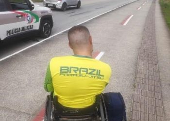 Cadeirante é detido após ser flagrado pichando espaço público