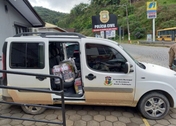 Polícias Militar e Civil de Nova Trento entregam doações da ação solidária