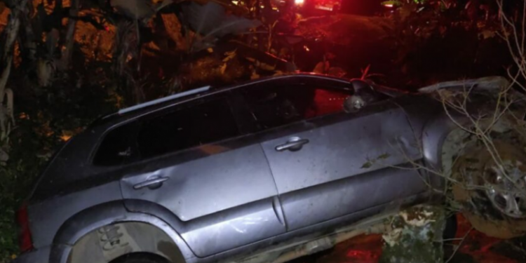 Motorista perde o controle e capota veículo na SC-108, em Nova Trento