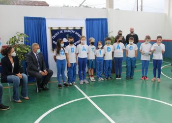 Quadra poliesportiva da escola do bairro Carmelo é entregue