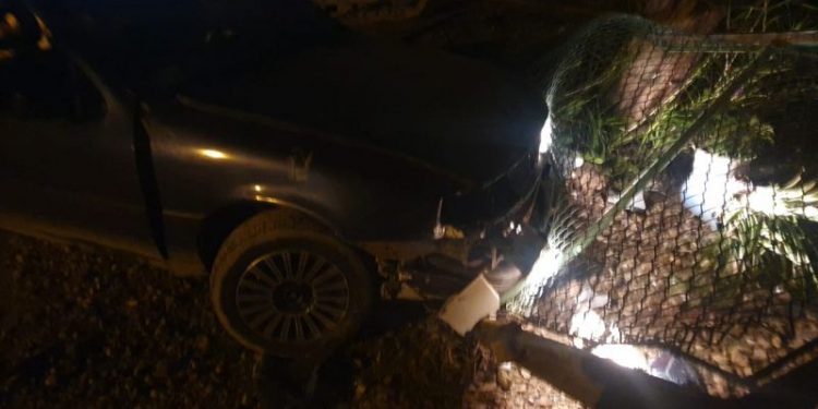 Motorista bate em portão, discute com morador e foge