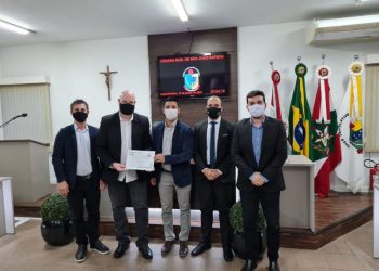 Moção de Aplauso é entregue a igreja Luz da Vida