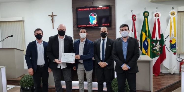 Moção de Aplauso é entregue a igreja Luz da Vida