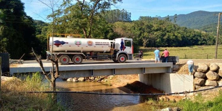 Ponte da Arataca já está com tráfego de veículos liberado