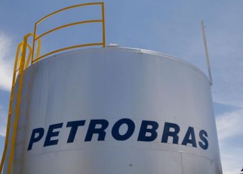 Petrobras reduz preço da gasolina em R$ 0,05 nas refinarias