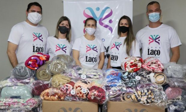 Famílias de Canelinha afetadas pelas fortes chuvas recebem cobertores