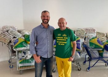 Havan doa edredons e peças de roupa para atingidos pelas chuvas em Canelinha