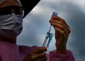 Ritmo de vacinação contra Covid-19 sobe 75% em uma semana em SC