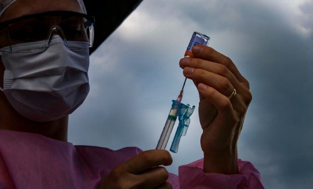 Ritmo de vacinação contra Covid-19 sobe 75% em uma semana em SC