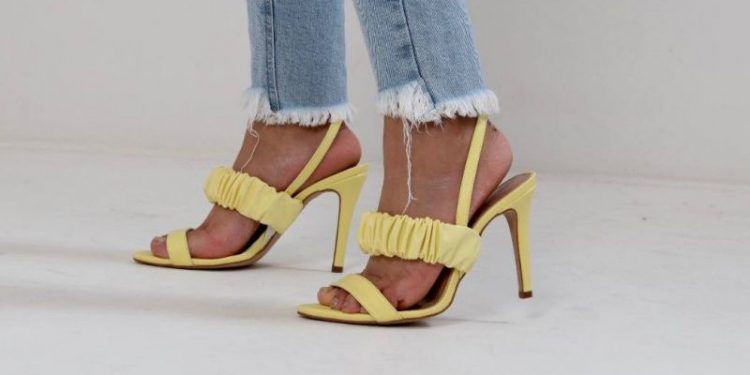 Design de Moda Unifebe desenvolve linha de calçados em parceria com a empresa de Nova Trento