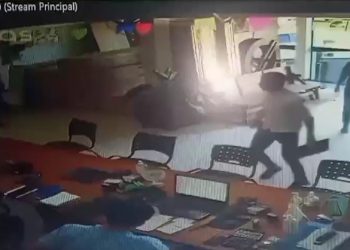 Assaltantes armados roubam veículo, dinheiro e jóias, em São João Batista