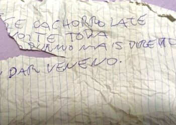 Mulher recebe bilhete ameaçando cachorro de estimação de envenenamento