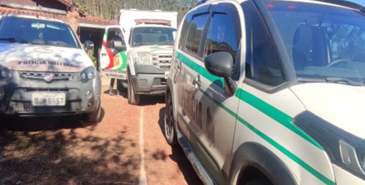 Idoso é encontrado morto com perfuração no peito em sua residência