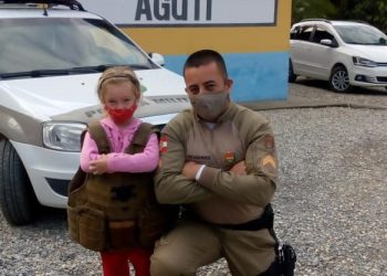 Escola recebe sargento da Polícia Militar de Nova Trento